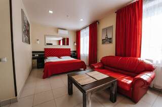 Фото Гостиница Малина Ижевск Deluxe c одной кроватью king size 1 Гостиница Малина Ижевск Deluxe c одной кроватью king size-1